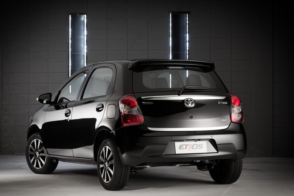2015 - TOYOTA ETIOS HATCH, foto 2