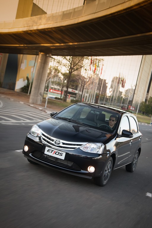 2015 - TOYOTA ETIOS HATCH, foto 35