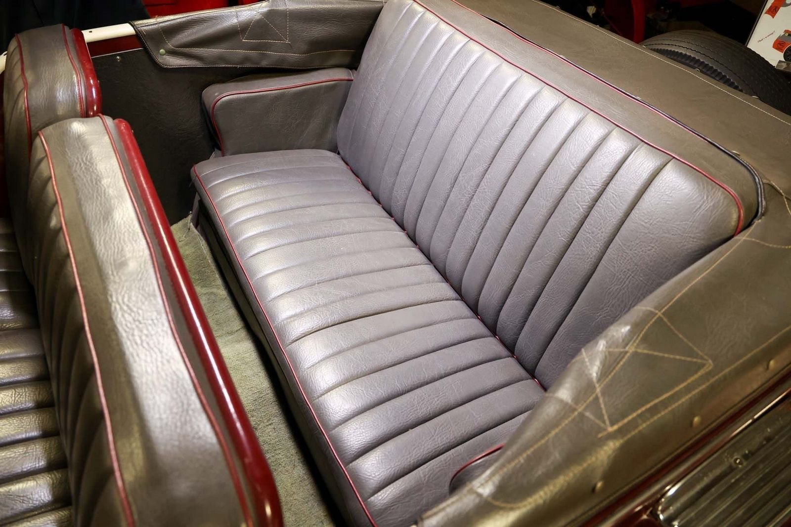 WILLYS JEEPSTER MAROON, foto 10