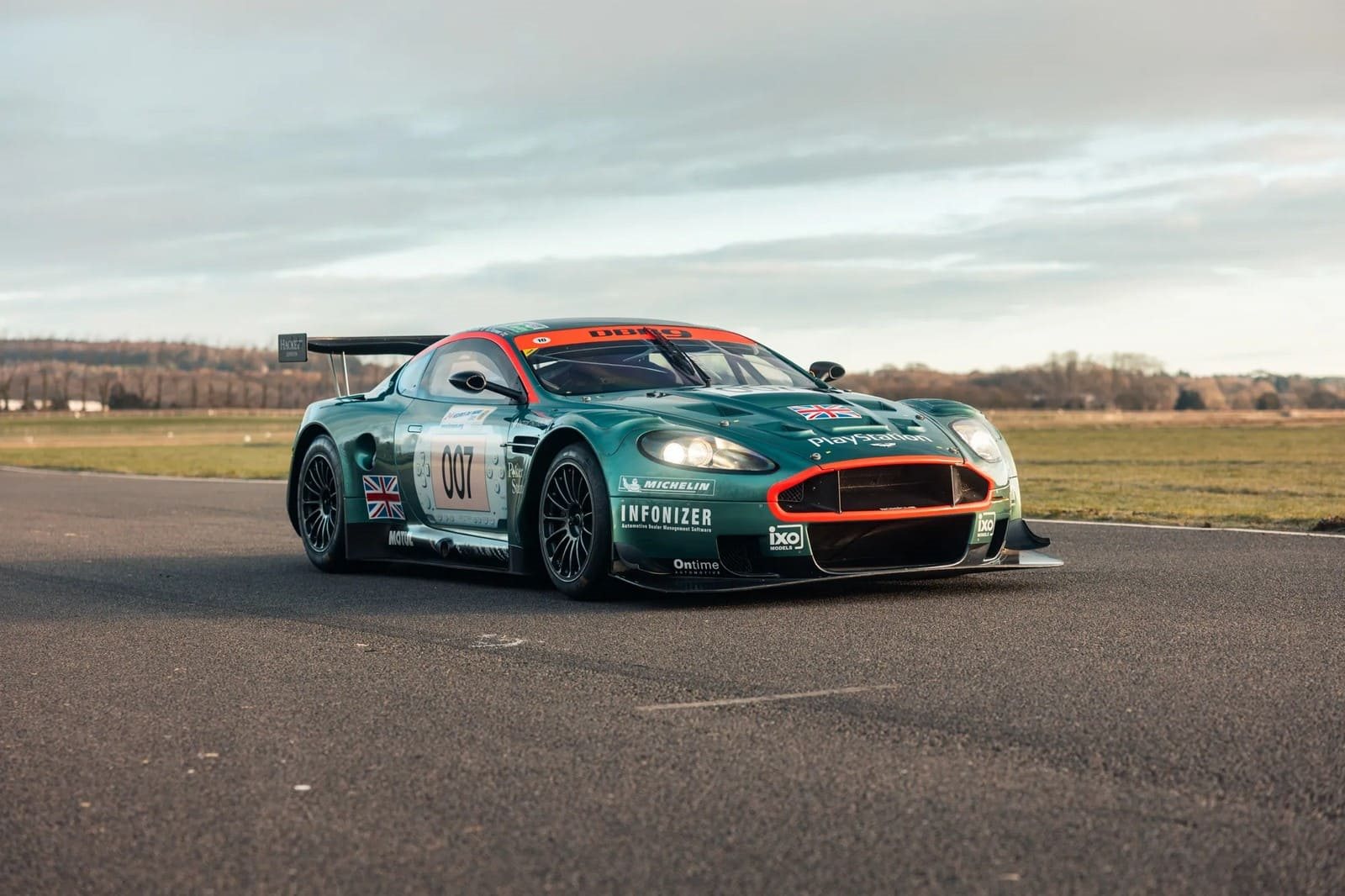 ASTON MARTIN DBR9, foto 1