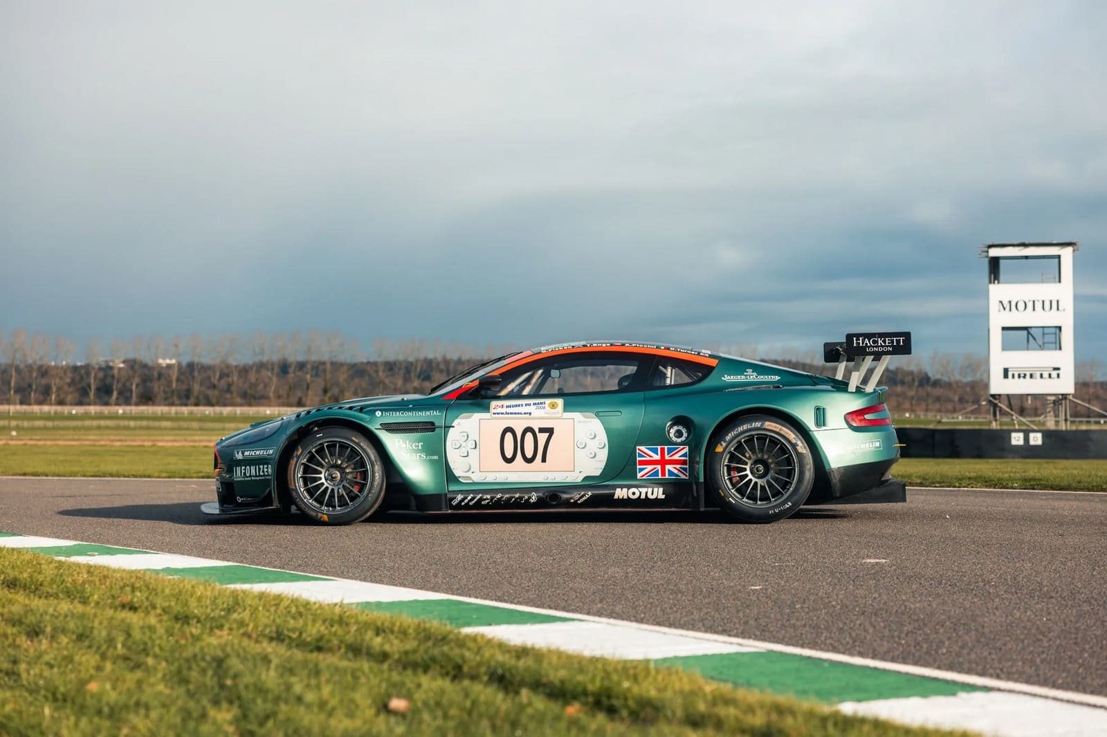 ASTON MARTIN DBR9, foto 3