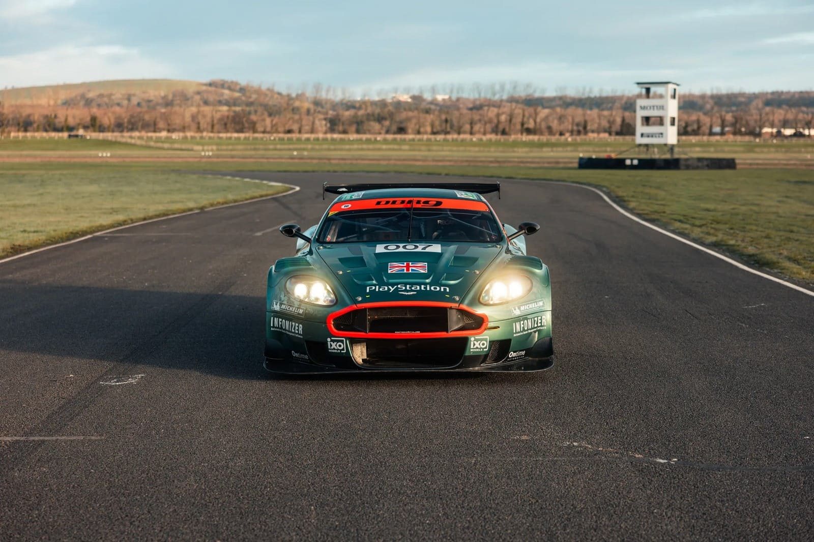 ASTON MARTIN DBR9, foto 5