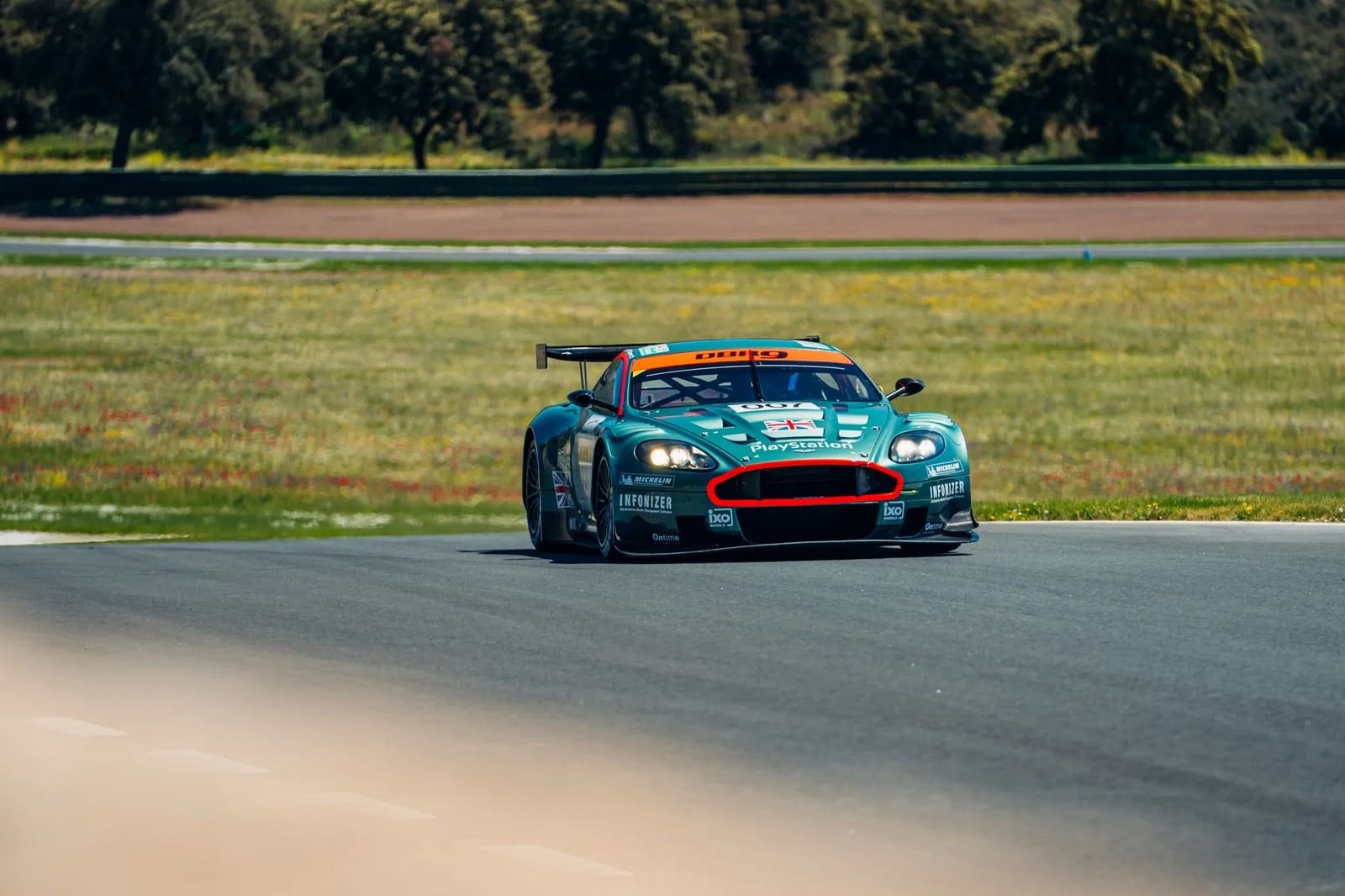 ASTON MARTIN DBR9, foto 9