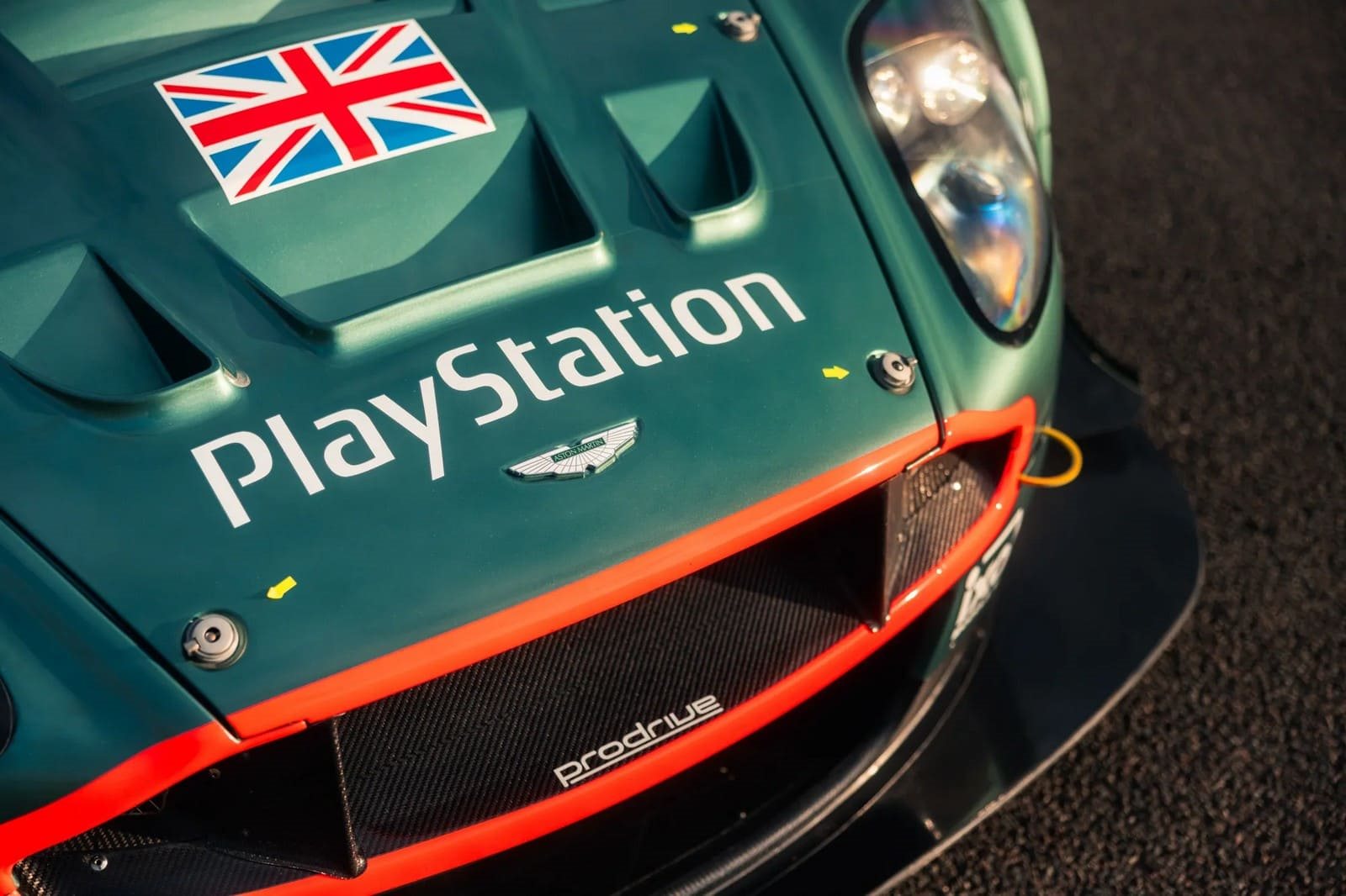 ASTON MARTIN DBR9, foto 13