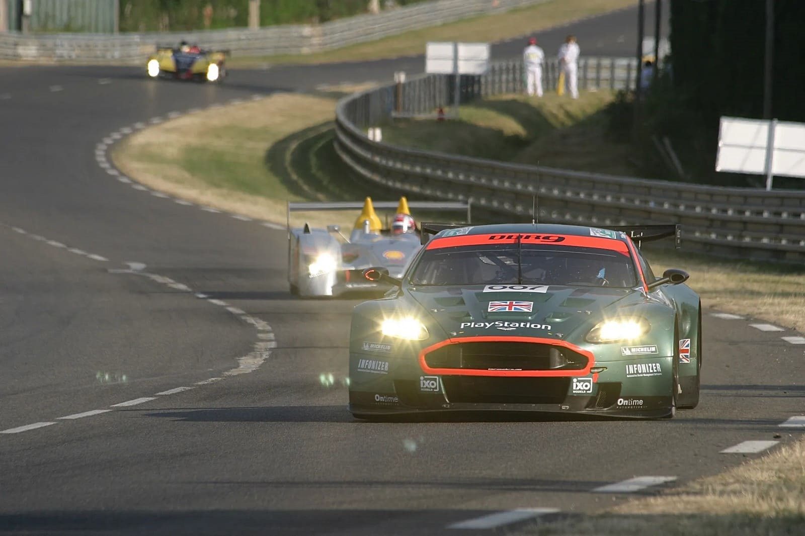 ASTON MARTIN DBR9, foto 15