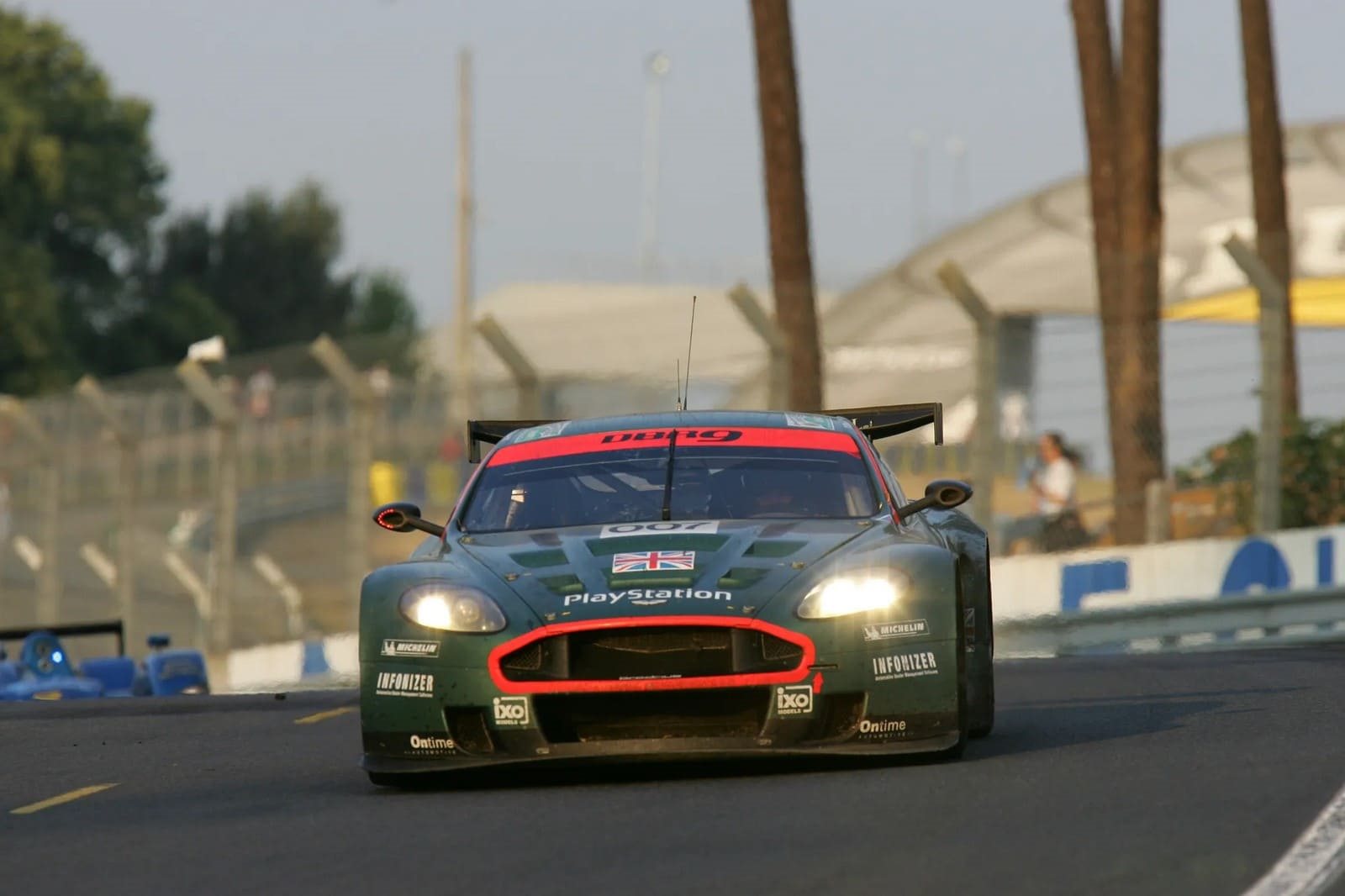 ASTON MARTIN DBR9, foto 17