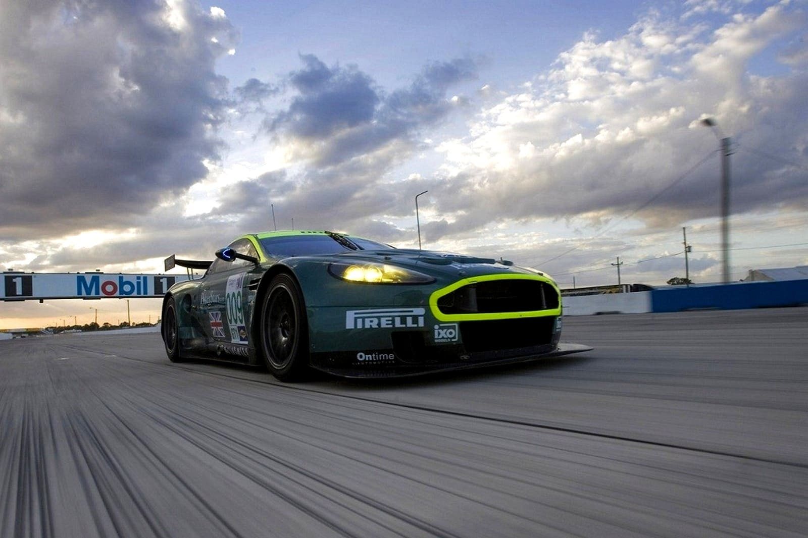 ASTON MARTIN DBR9, foto 26