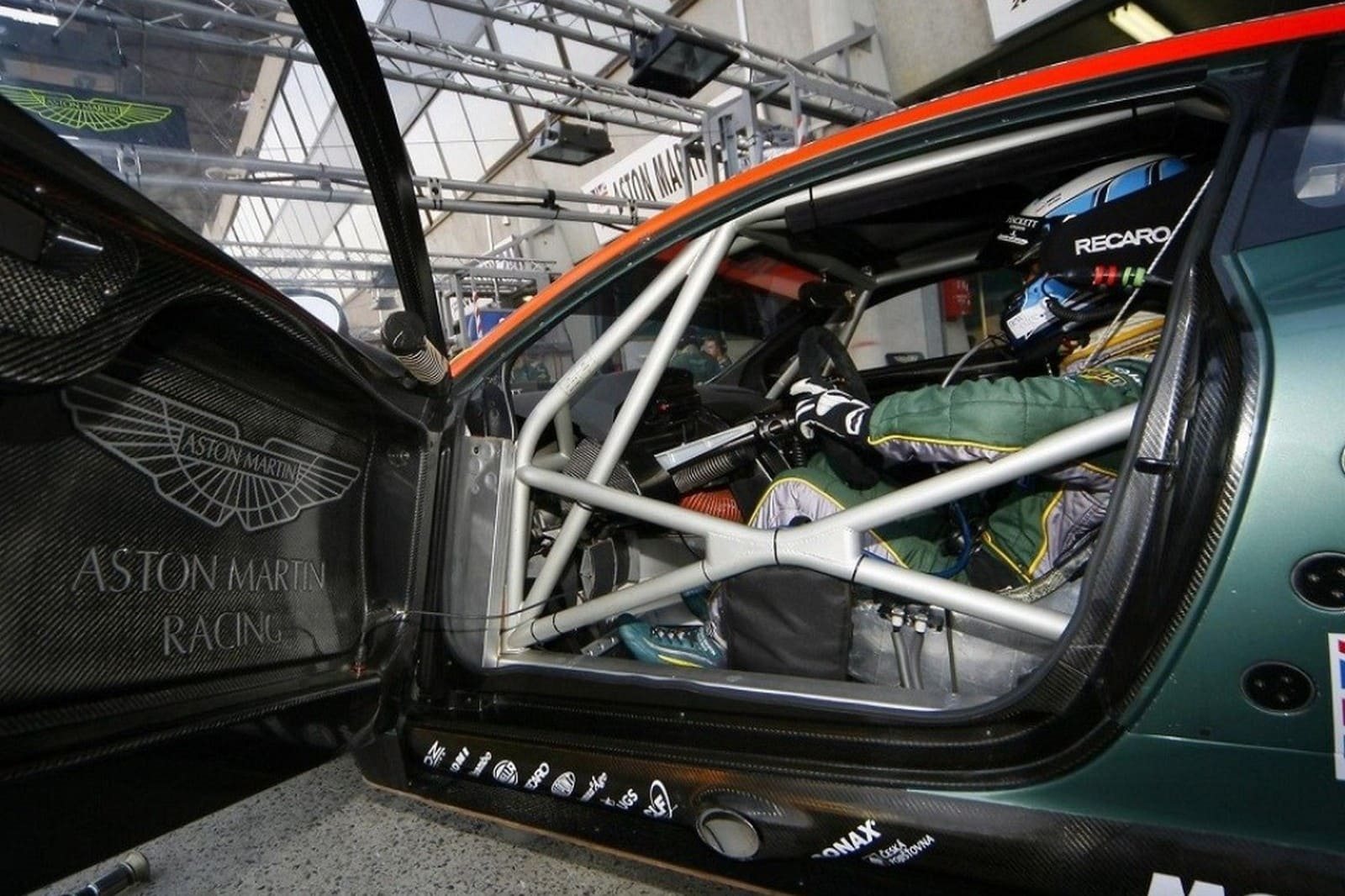 ASTON MARTIN DBR9, foto 39