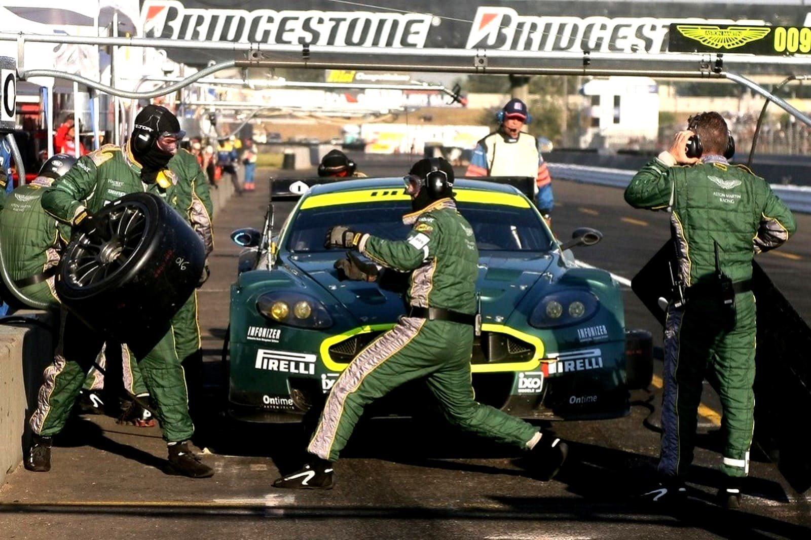ASTON MARTIN DBR9, foto 57