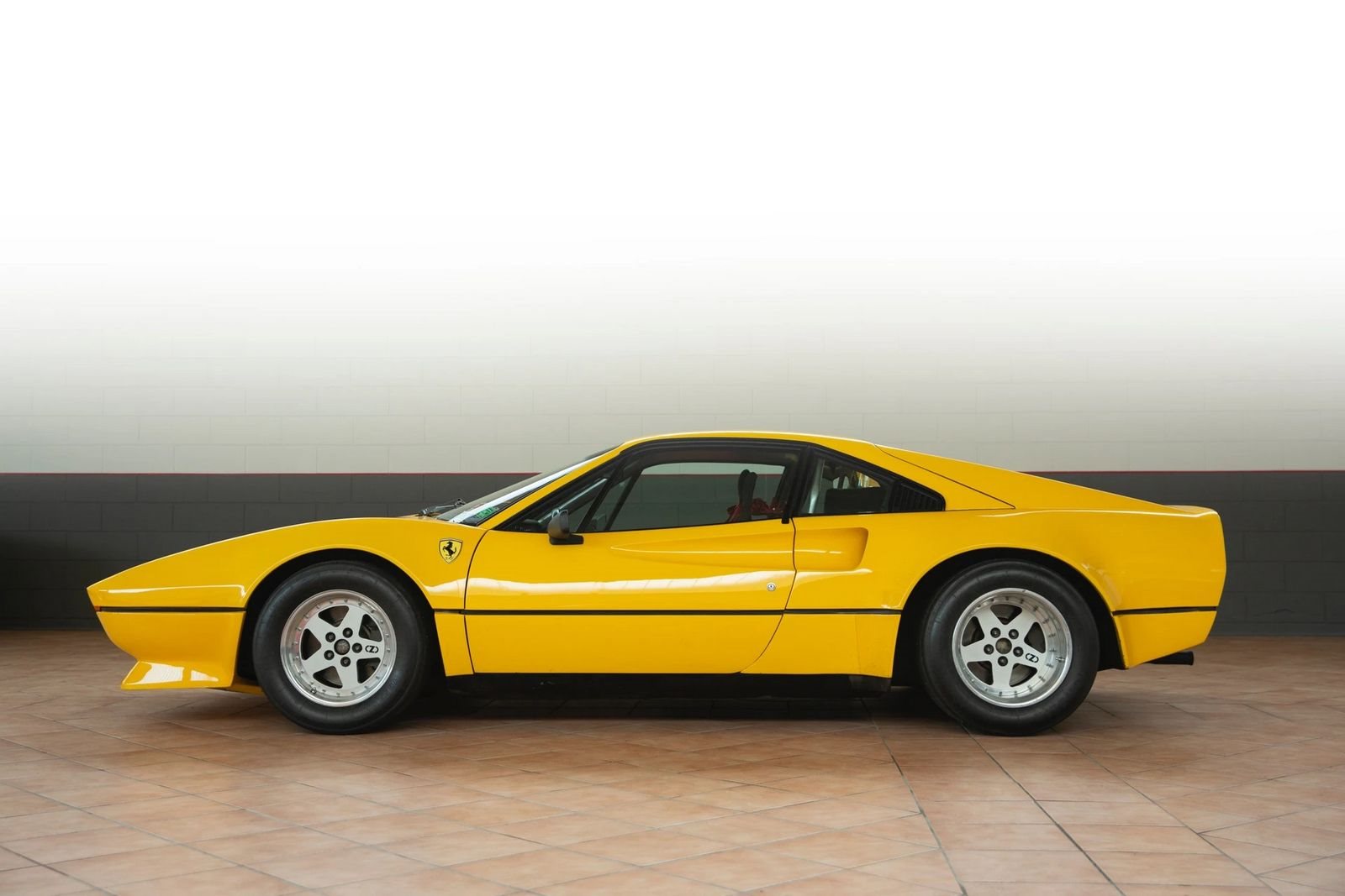 FERRARI F308 GTB VETRORESINA GIALLO MODENA, foto 3