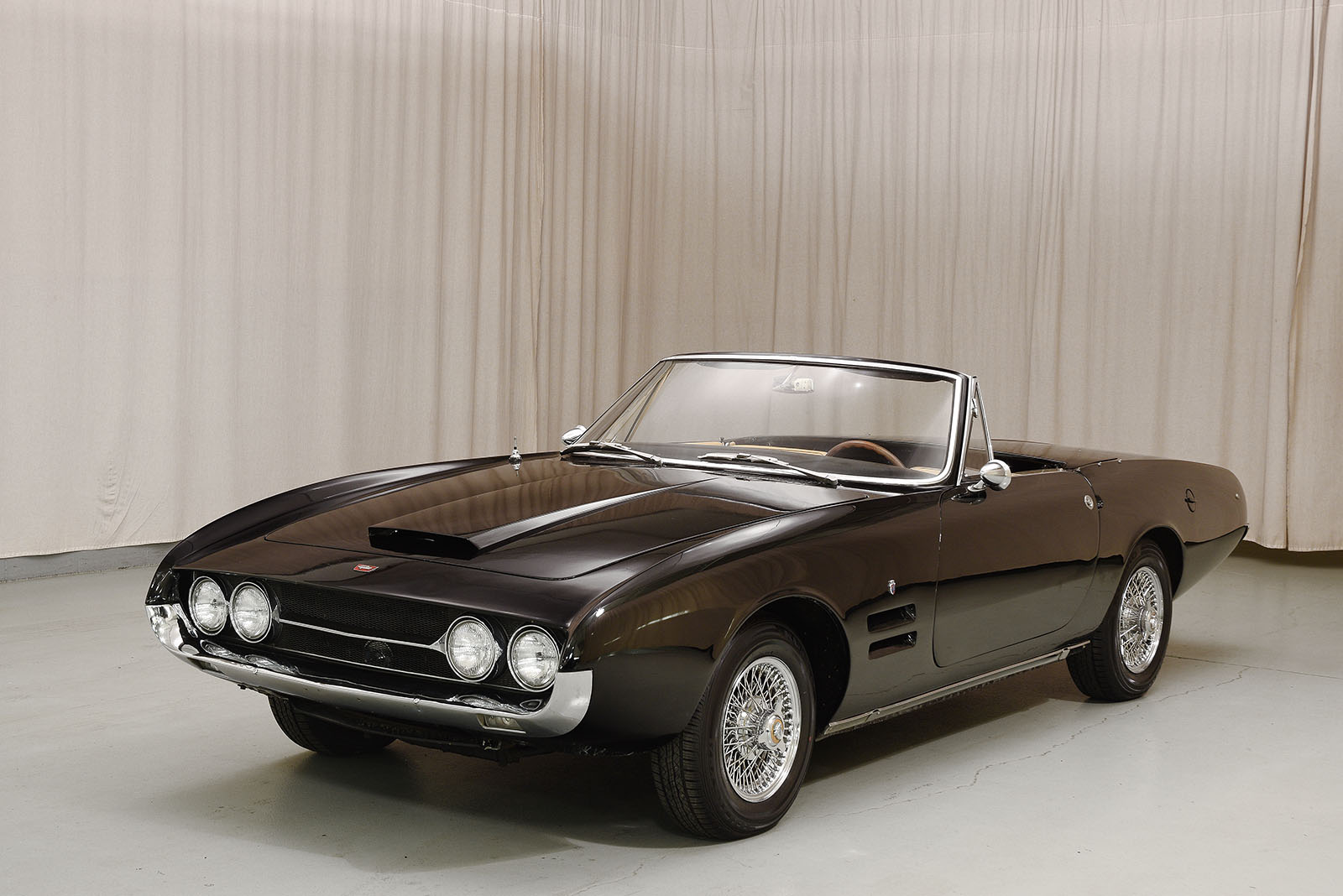 GHIA 450 SS BLACK, foto 1