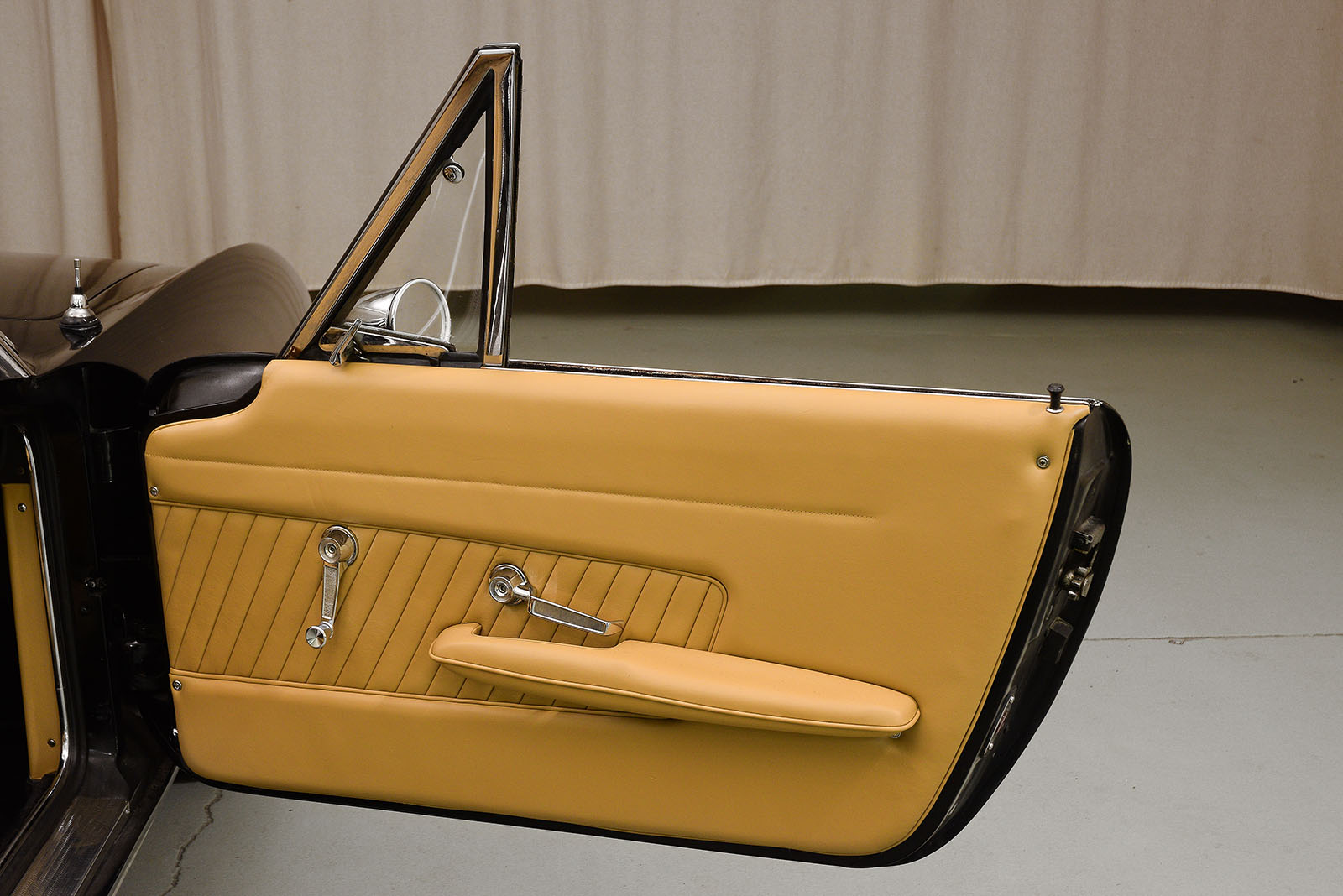 GHIA 450 SS BLACK, foto 15
