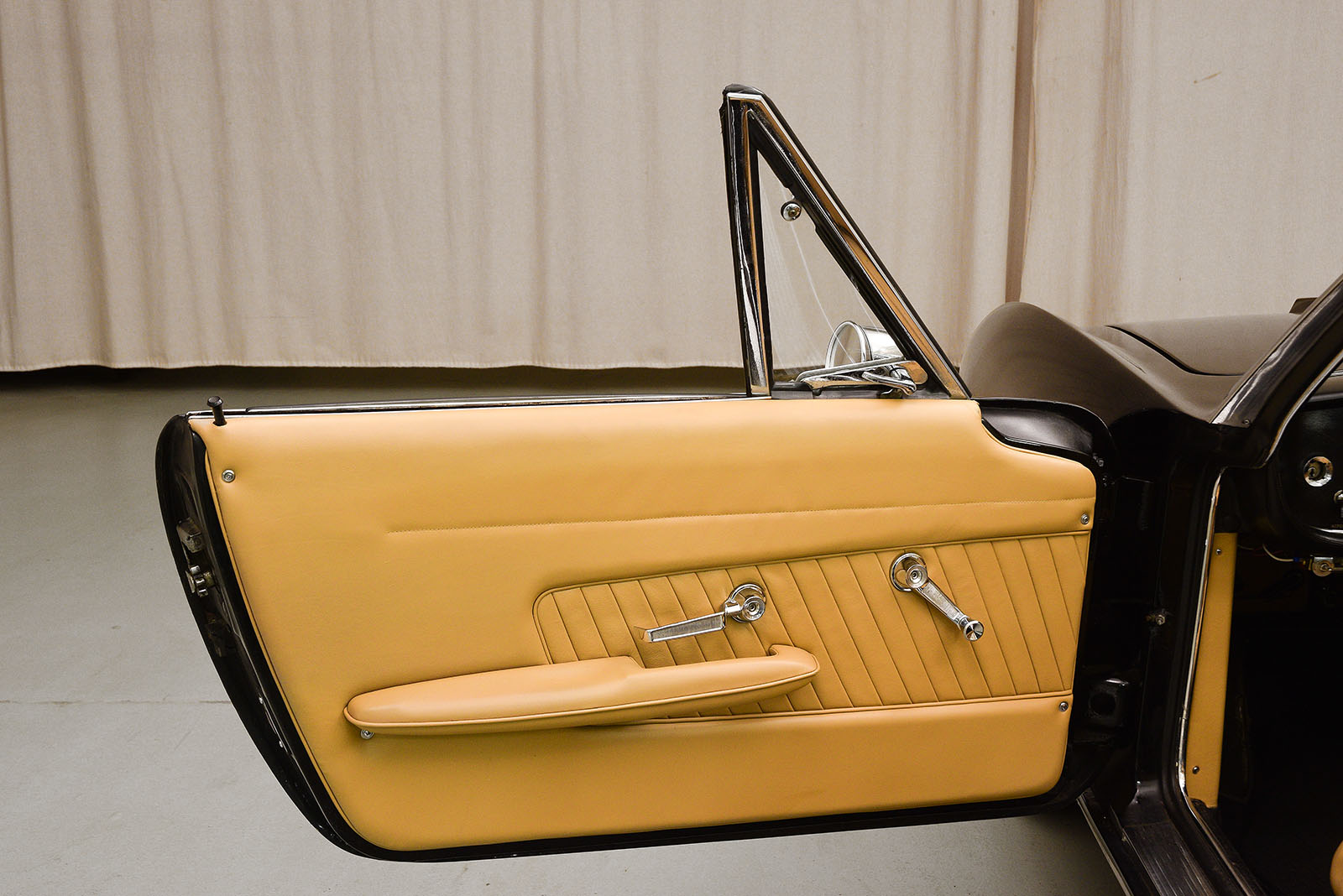 GHIA 450 SS BLACK, foto 16