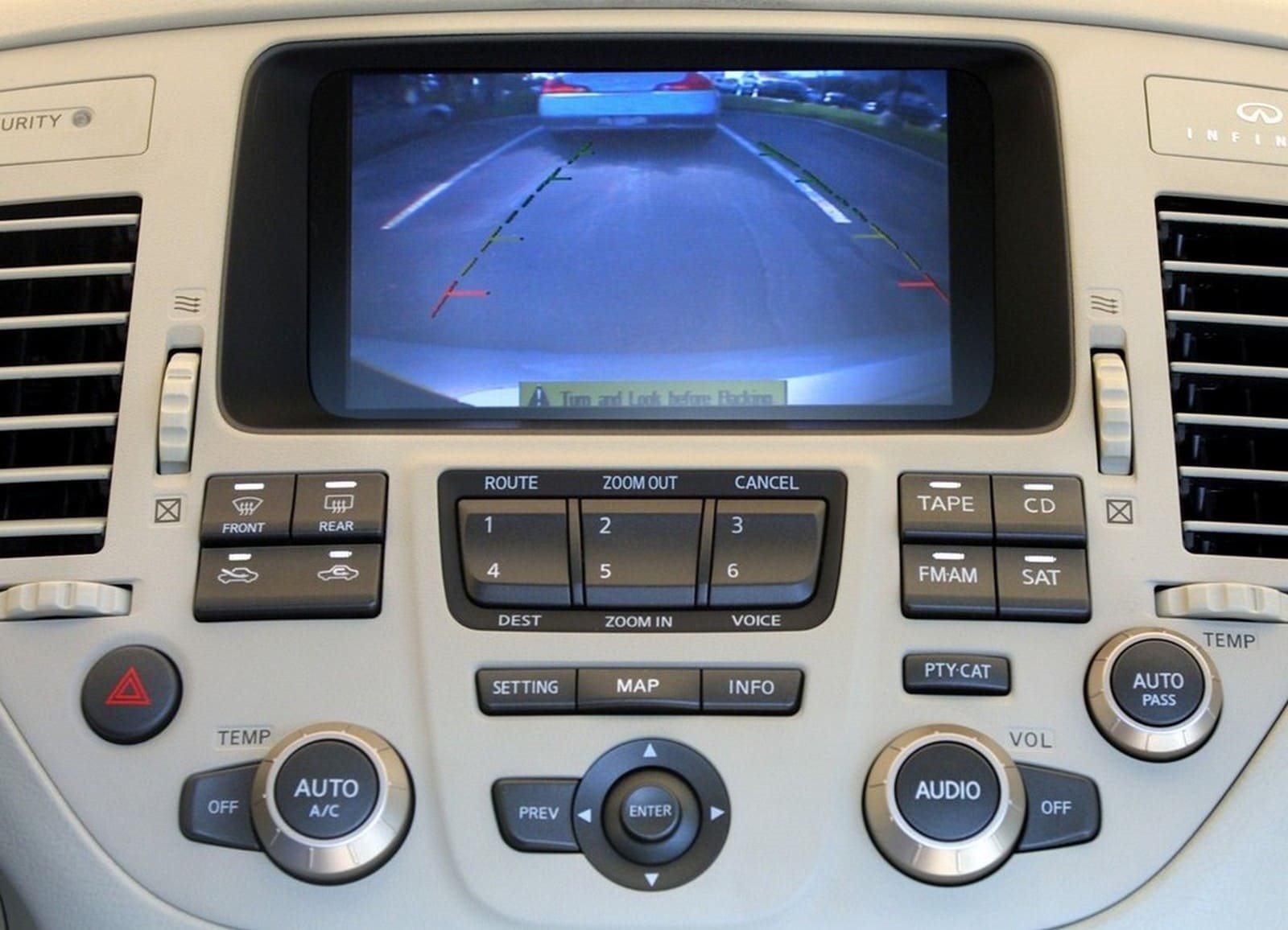 2002 - INFINITI Q45, foto 15