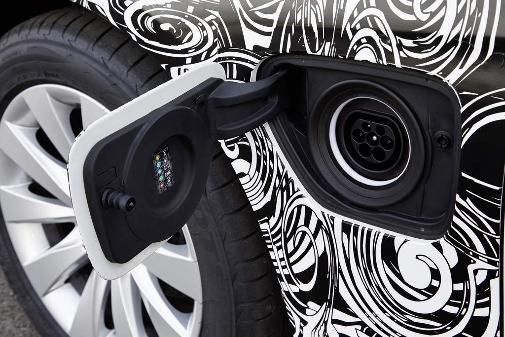 BMW 3 SERIES SEDAN PLUG-IN HYBRID PROTOTYPE, foto 13