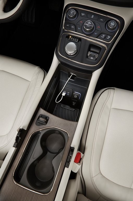 CHRYSLER 200, foto 203