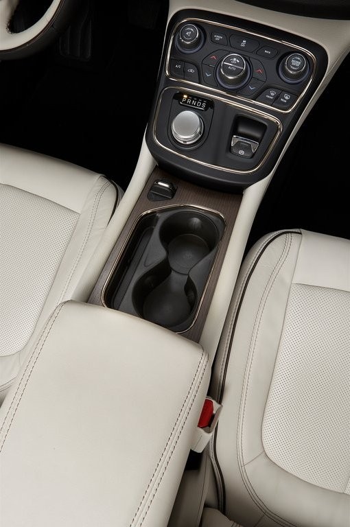 CHRYSLER 200, foto 205
