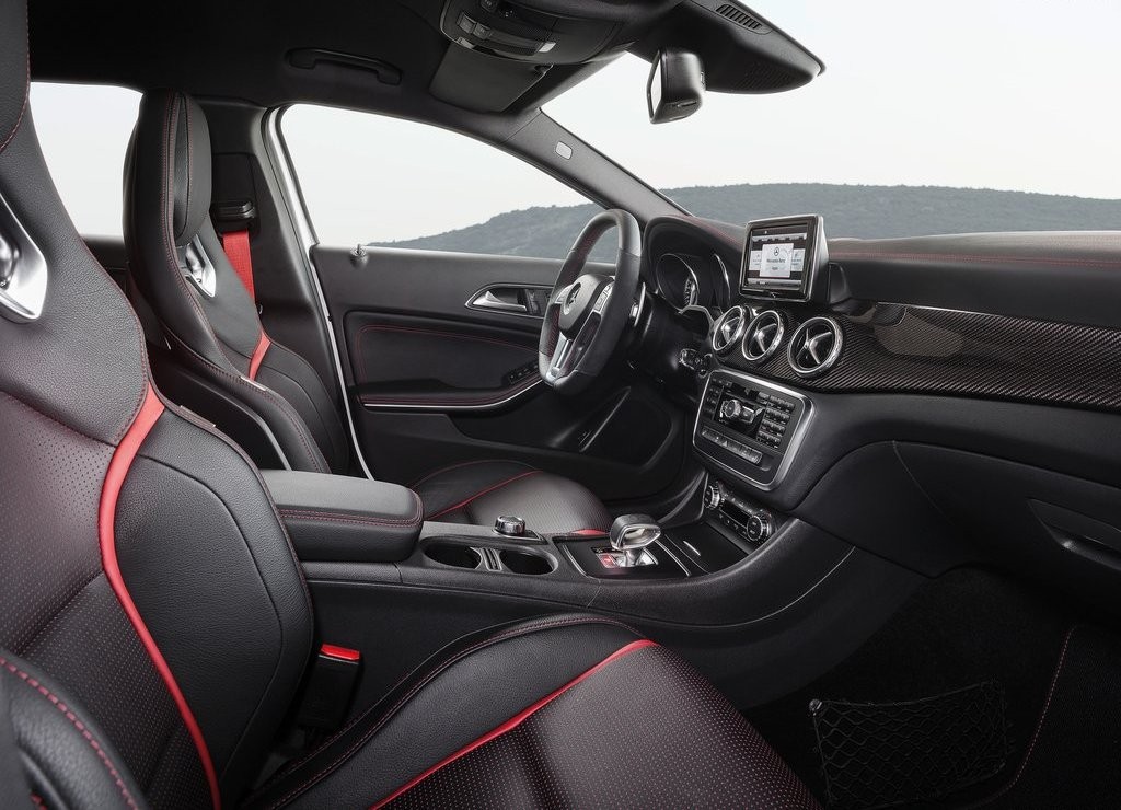 MERCEDES-AMG GLA 45, foto 32