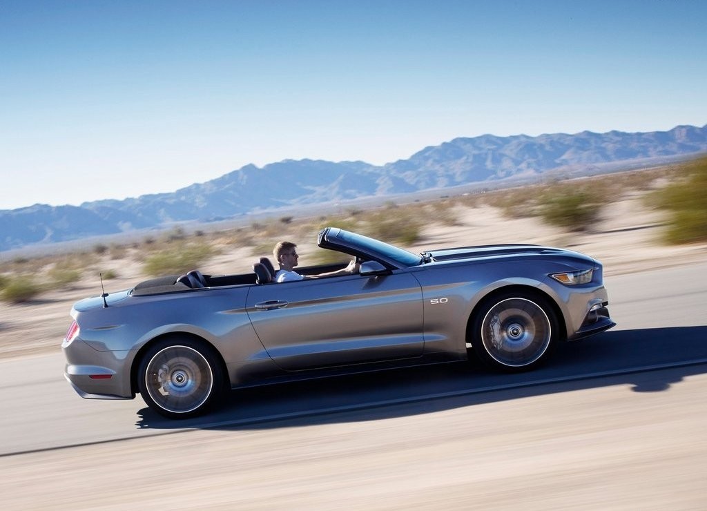FORD MUSTANG CONVERTIBLE, foto 7