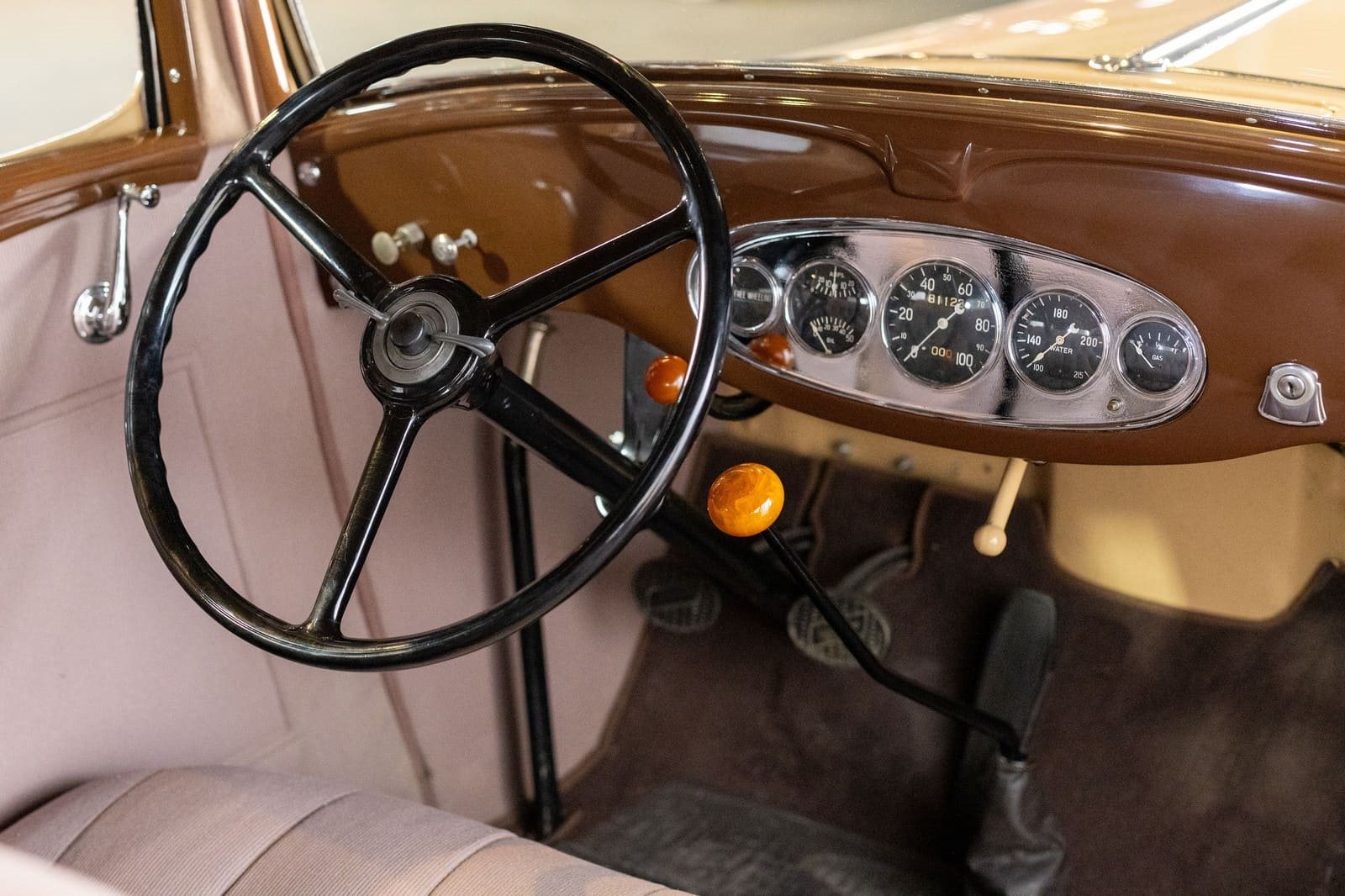 1933 - STUDEBAKER SIX SERIES 56 SEDAN, foto 2