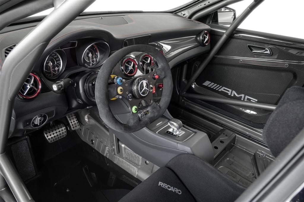 MERCEDES-BENZ CLA 45 AMG RACING SERIES, foto 6