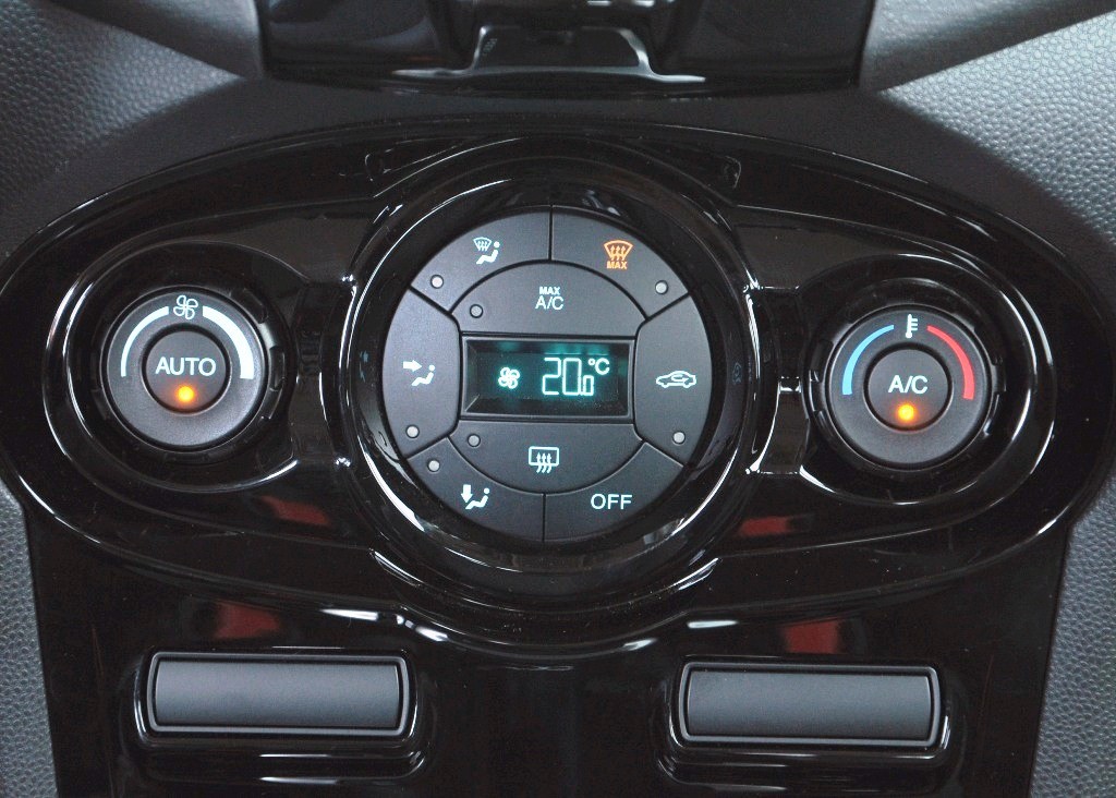 FORD NEW FIESTA SEDAN, foto 47