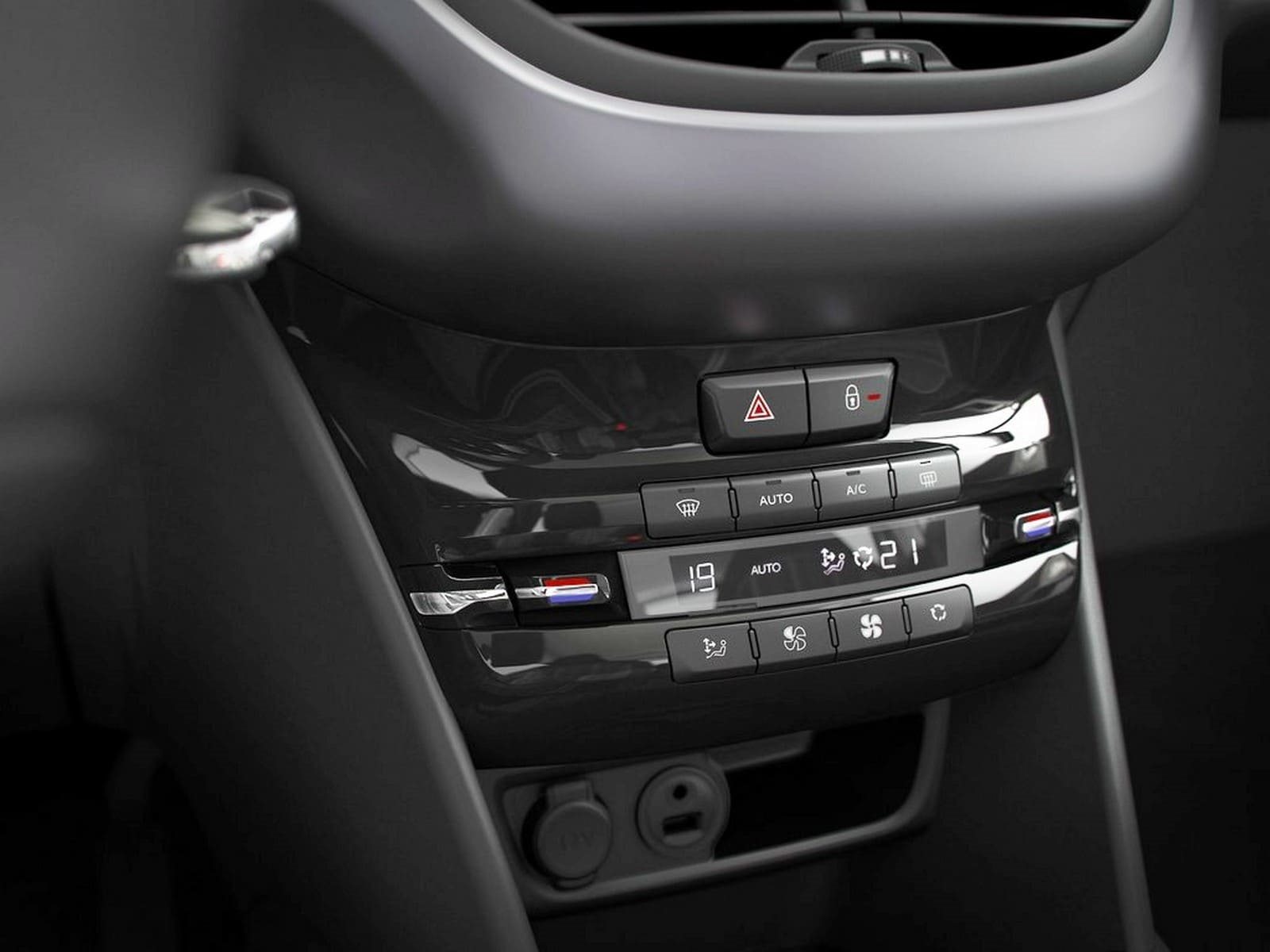 PEUGEOT 208, foto 43