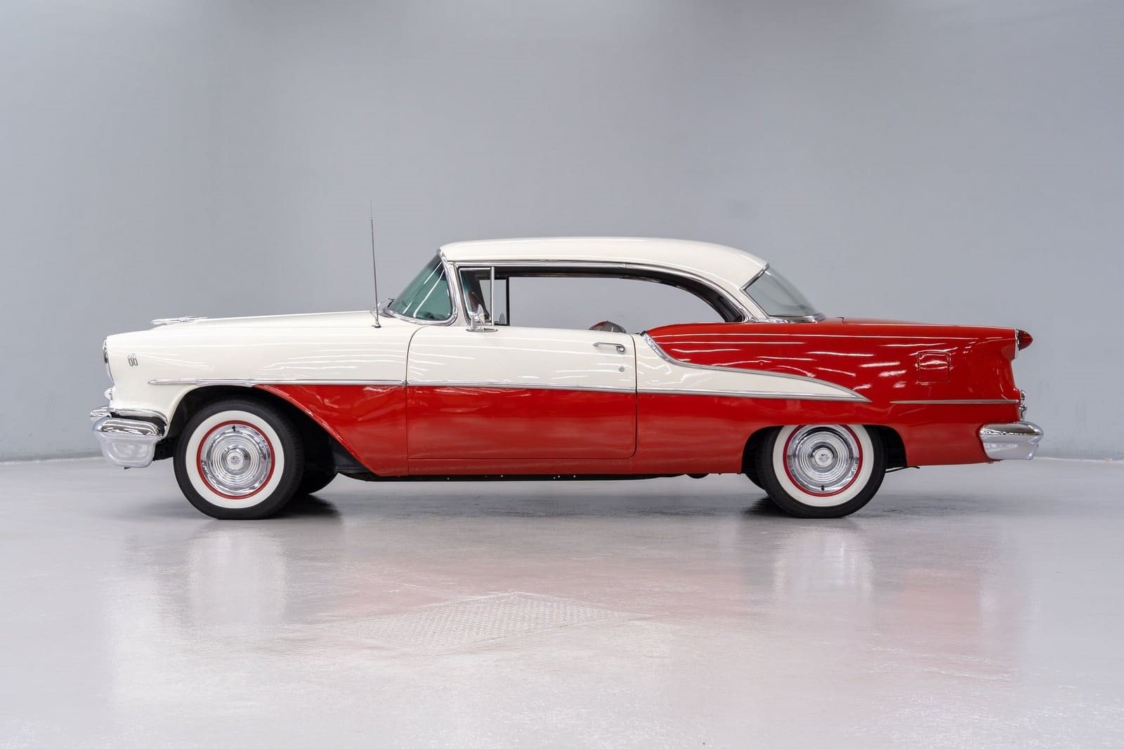 1955 - OLDSMOBILE SERIES 88 HOLYDAY HARDTOP COUPÉ, foto 2
