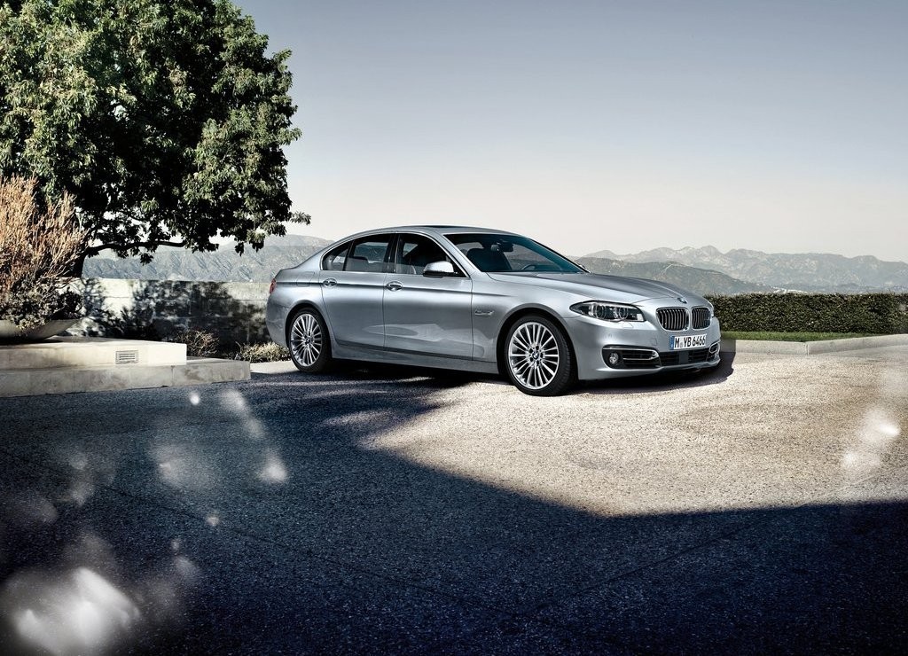 BMW 5 SERIES SEDAN, foto 1