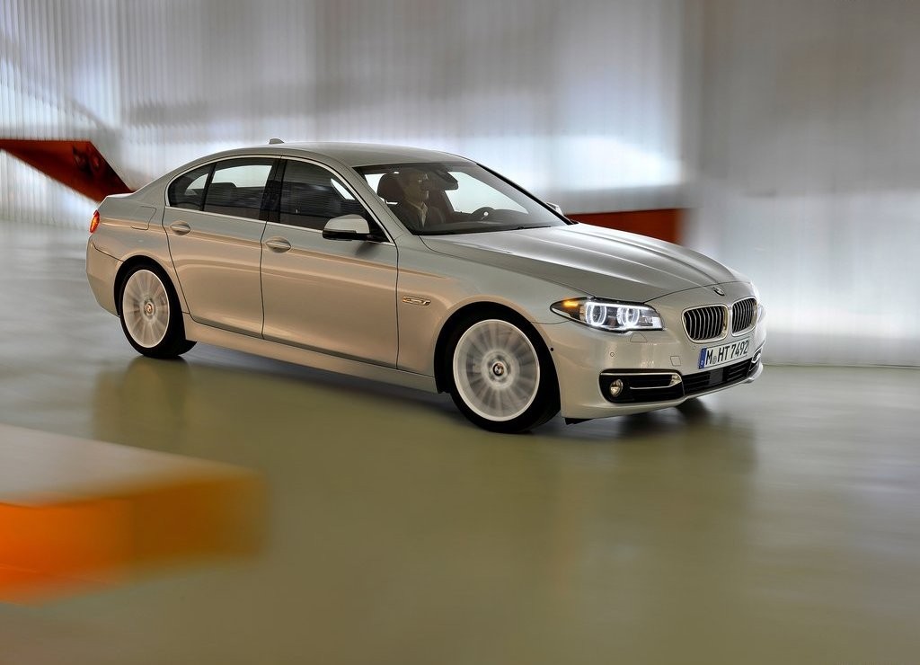 BMW 5 SERIES SEDAN, foto 4
