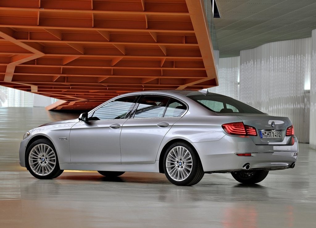 BMW 5 SERIES SEDAN, foto 14