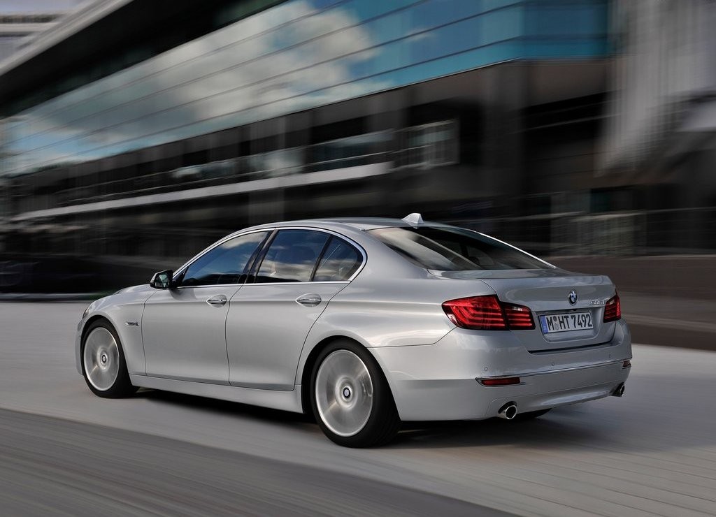 BMW 5 SERIES SEDAN, foto 16