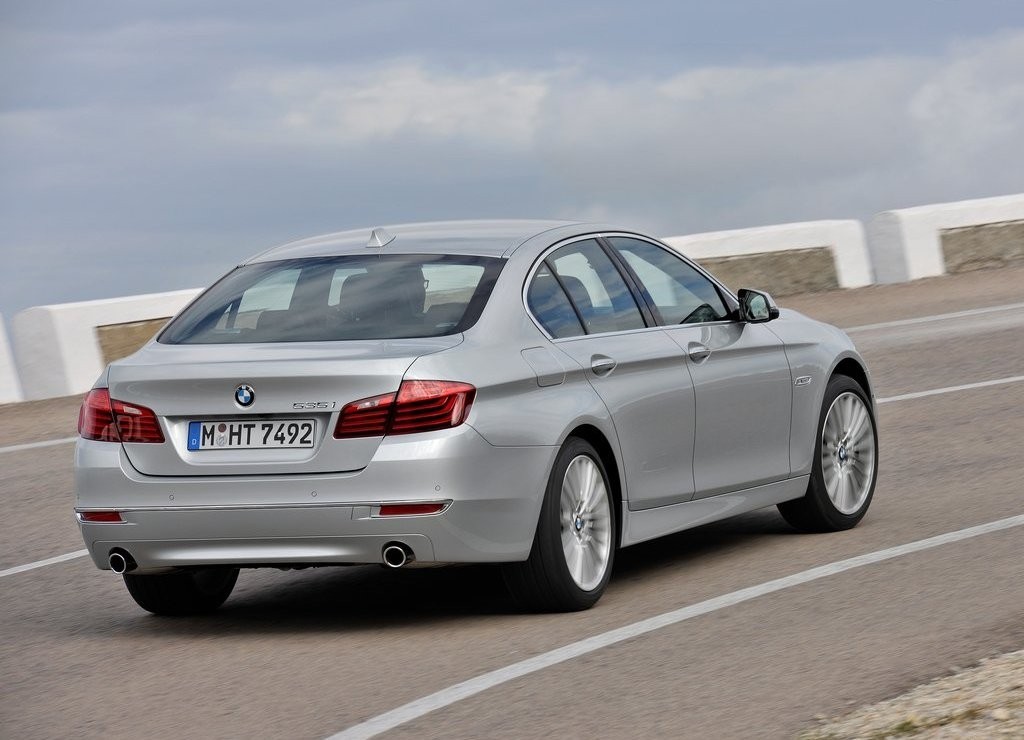 BMW 5 SERIES SEDAN, foto 17