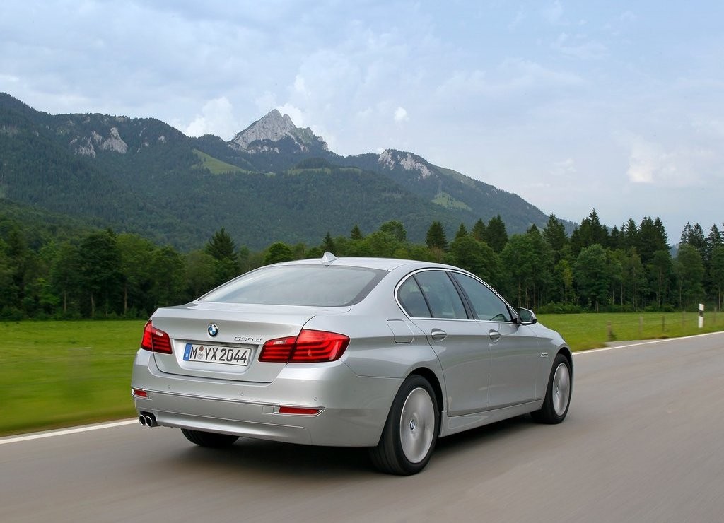 BMW 5 SERIES SEDAN, foto 93