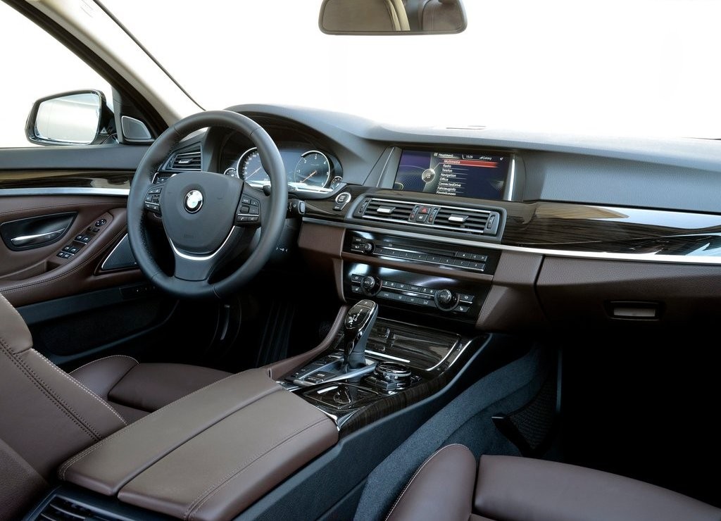 BMW 5 SERIES SEDAN, foto 122