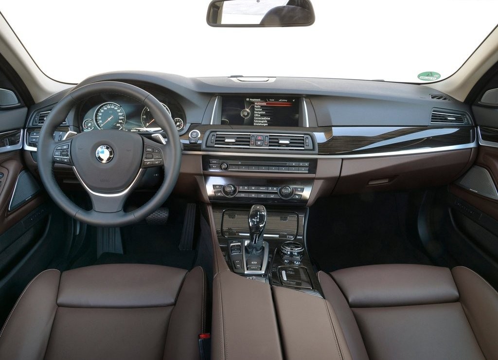 BMW 5 SERIES SEDAN, foto 123
