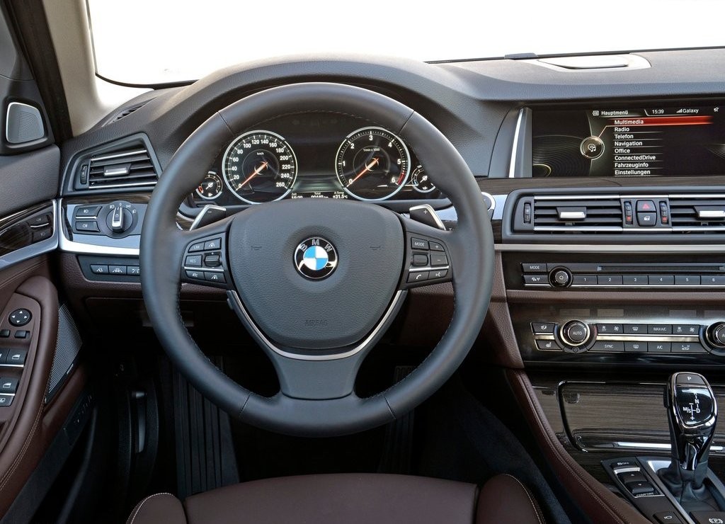BMW 5 SERIES SEDAN, foto 124