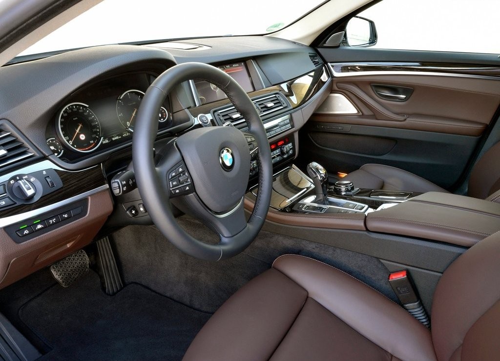 BMW 5 SERIES SEDAN, foto 125