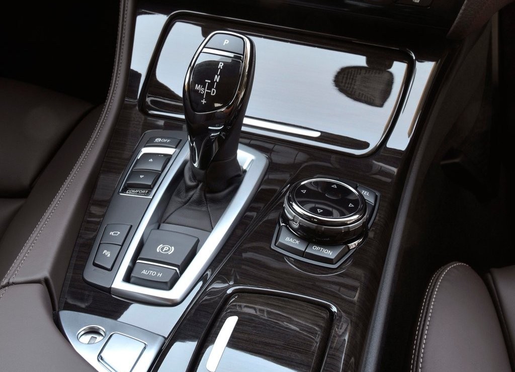 BMW 5 SERIES SEDAN, foto 129