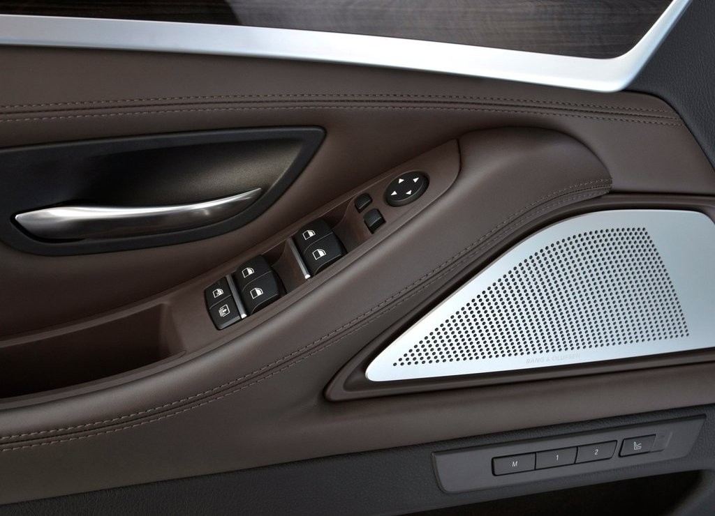 BMW 5 SERIES SEDAN, foto 130