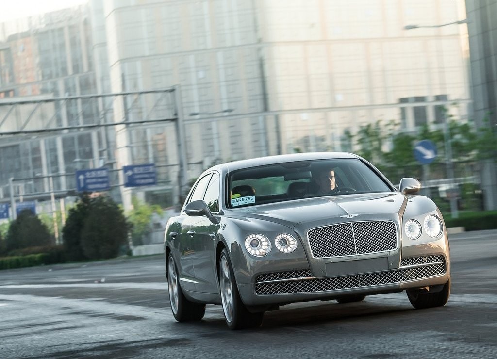 BENTLEY FLYING SPUR, foto 10