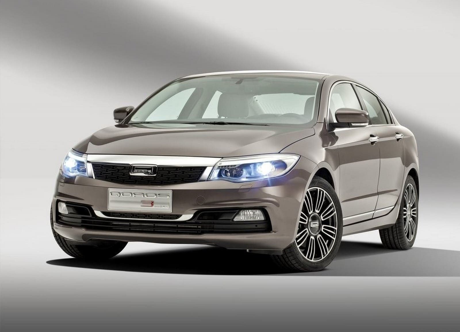 2014 - QOROS 3 SEDAN, foto 1