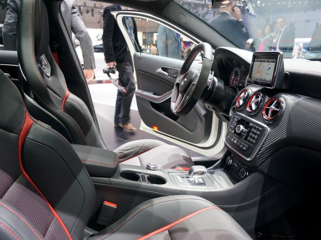 MERCEDES-BENZ A 45 AMG, foto 32