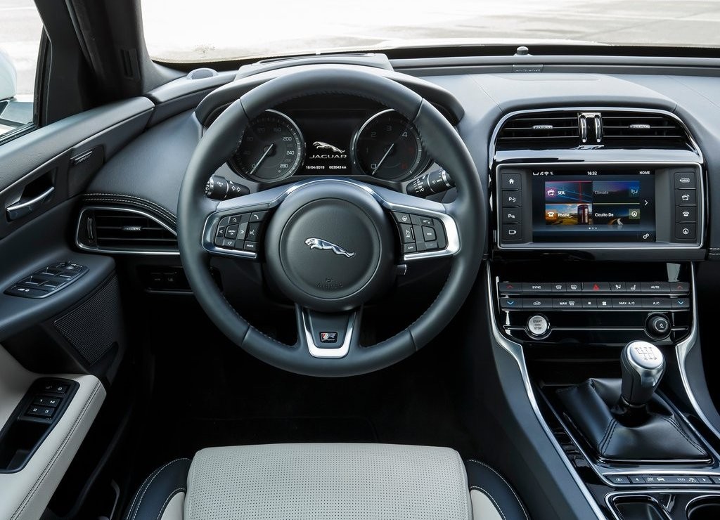 JAGUAR XE, foto 177