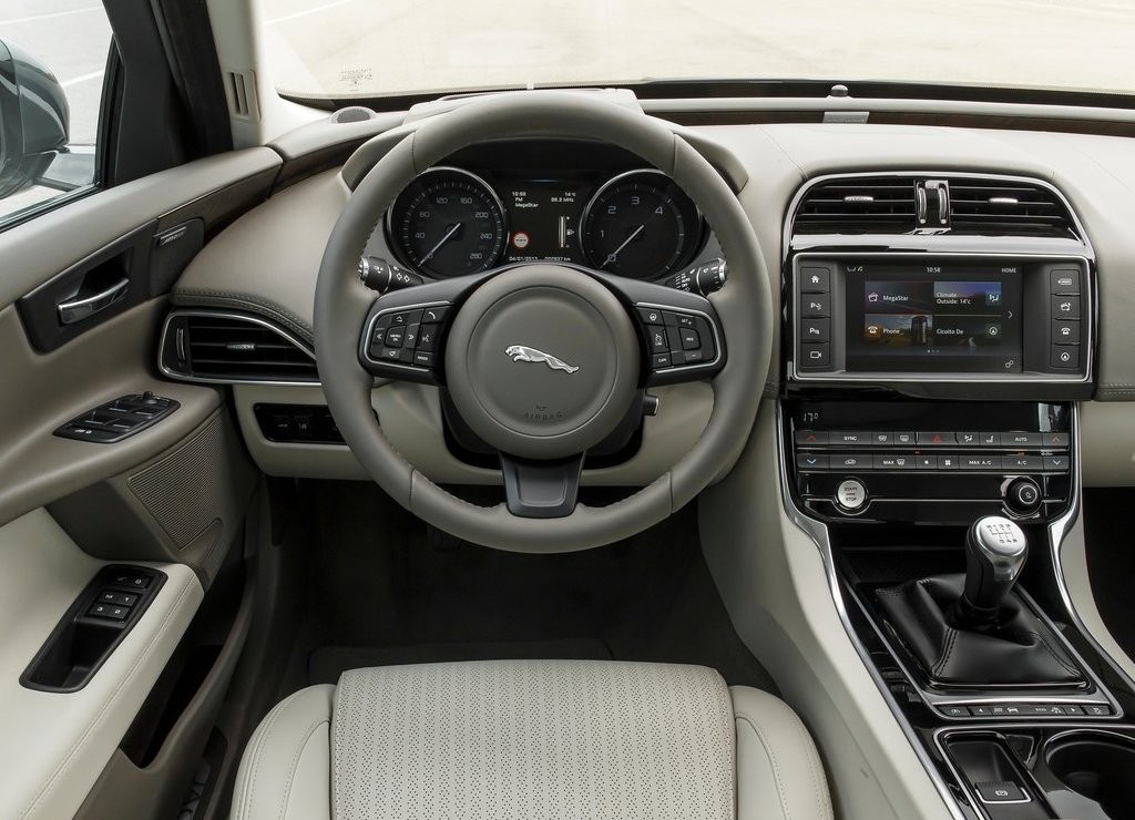 JAGUAR XE, foto 178