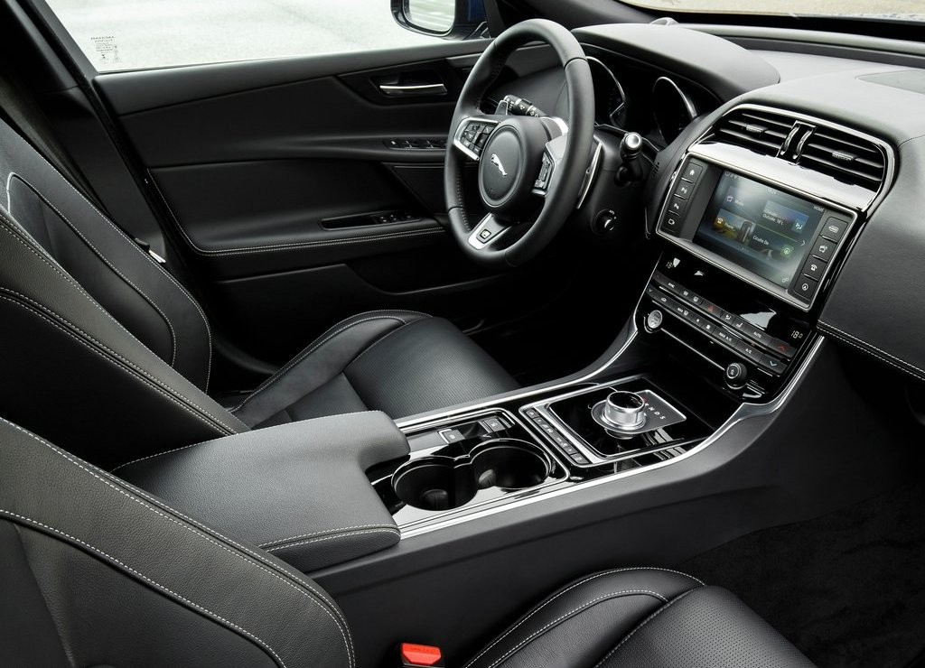 JAGUAR XE, foto 186