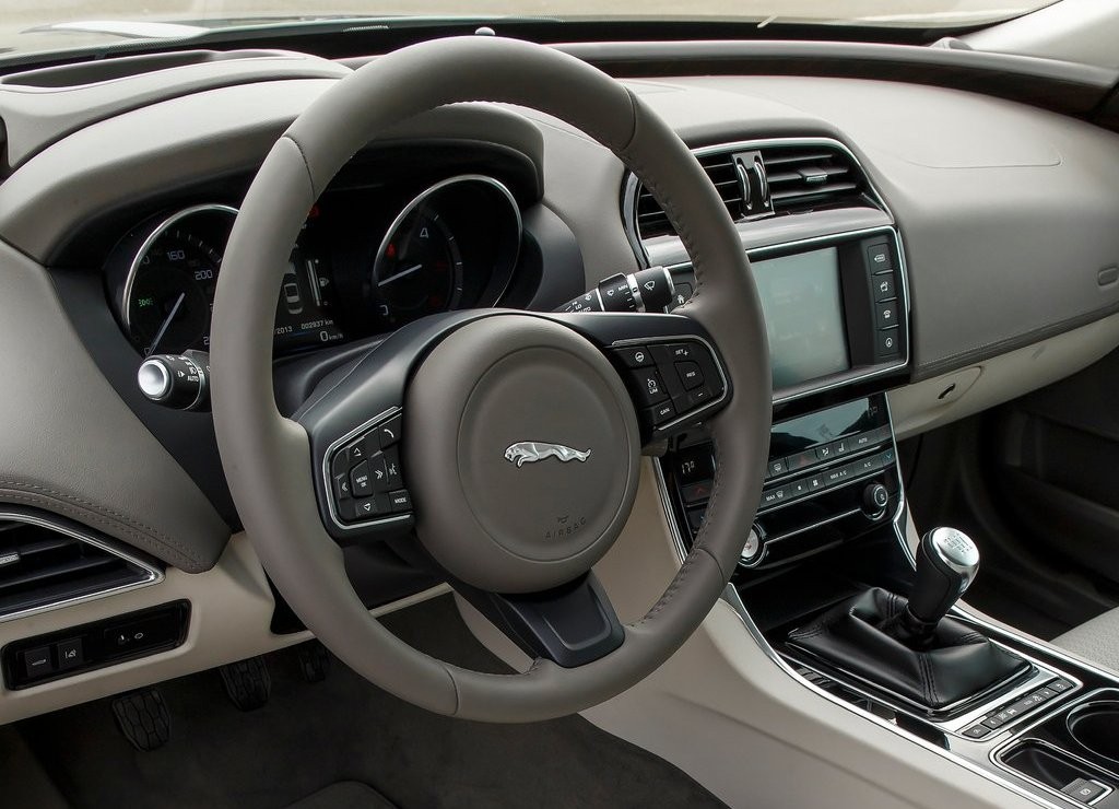 JAGUAR XE, foto 189