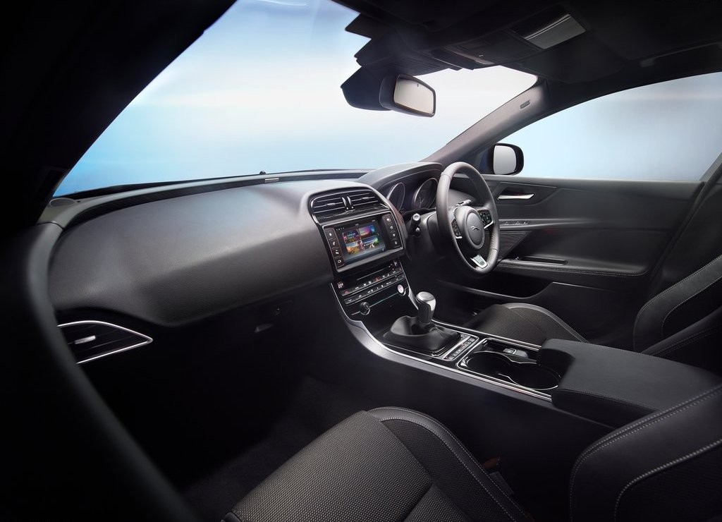 JAGUAR XE, foto 190
