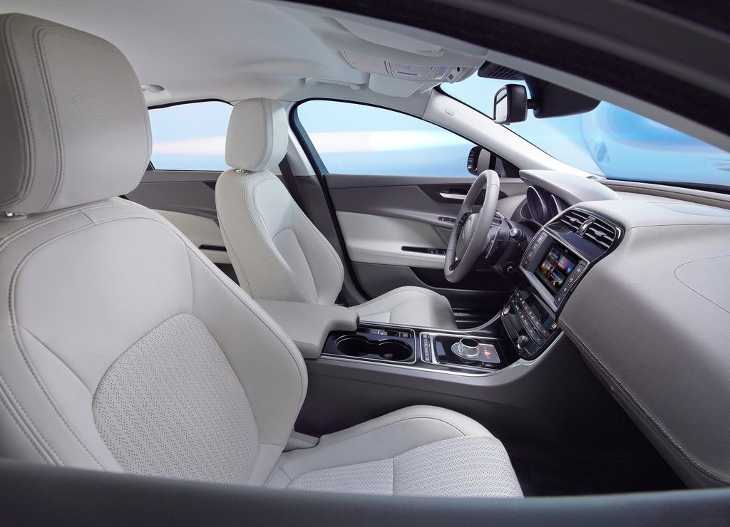 JAGUAR XE, foto 192