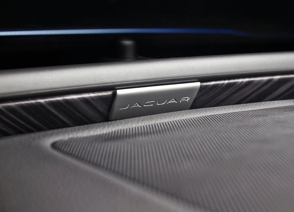 JAGUAR XE, foto 216